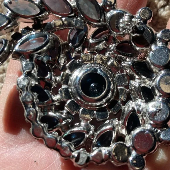 Vintage Gorgeous Blue rhinestone, AB Rhinestones Silver Tone Brooch/Pin, ER’s - Picture 8 of 8